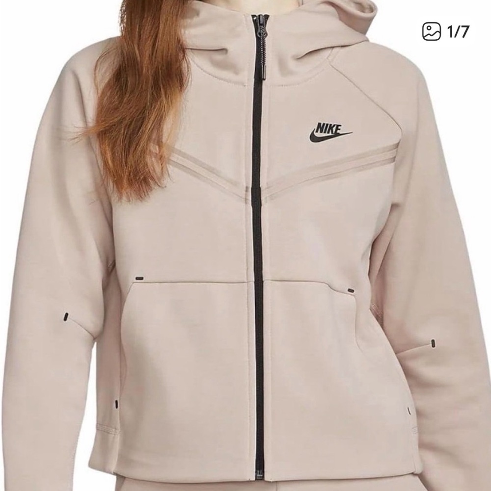 Nike Women's Tech Fleece Windrunner in Diffused Taupe